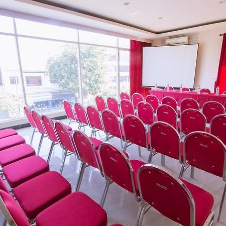 Luxpoint Hotel Baratajaya Σουραμπάγια Εξωτερικό φωτογραφία