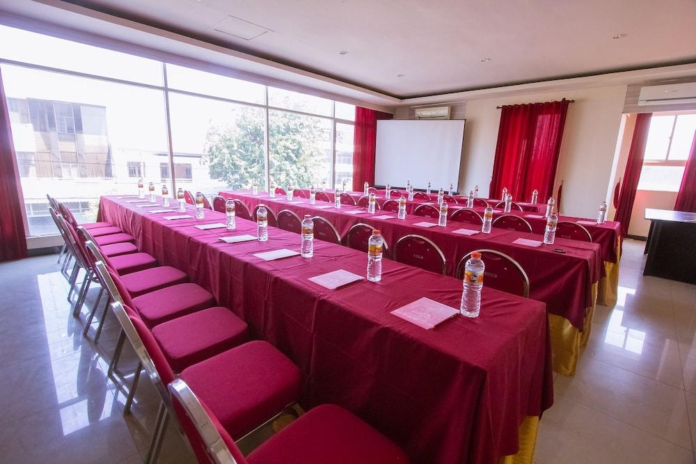 Luxpoint Hotel Baratajaya Σουραμπάγια Εξωτερικό φωτογραφία