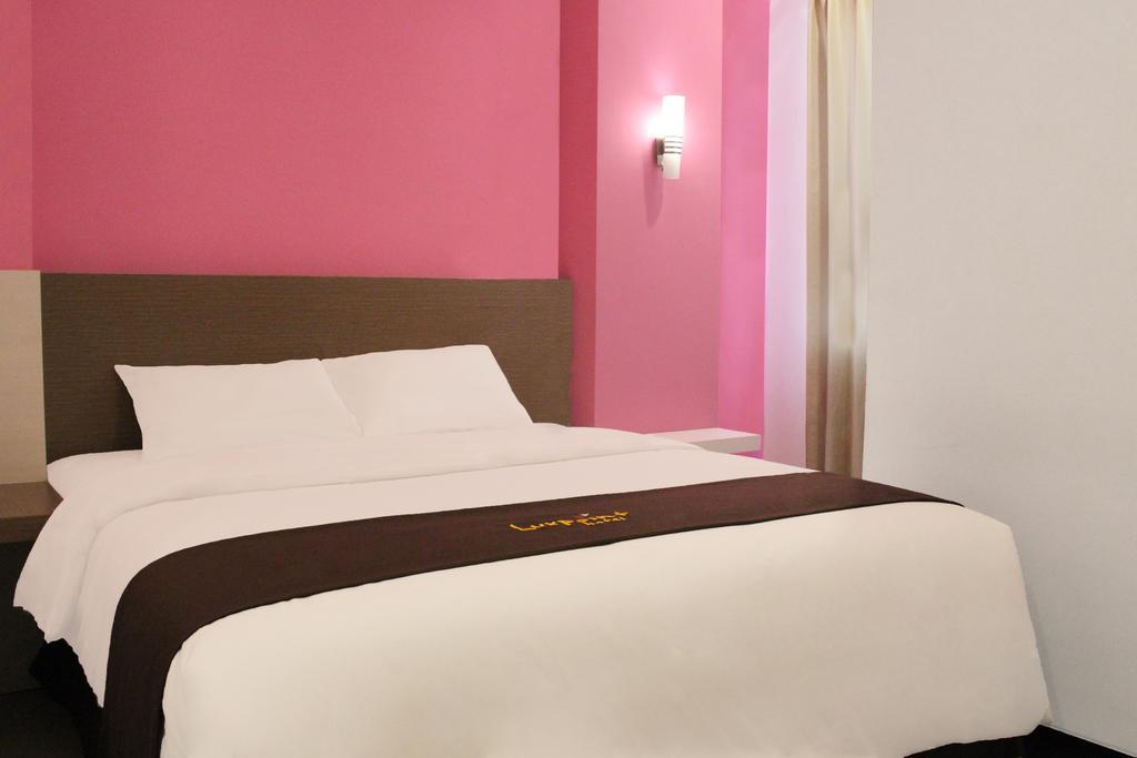 Luxpoint Hotel Baratajaya Σουραμπάγια Δωμάτιο φωτογραφία