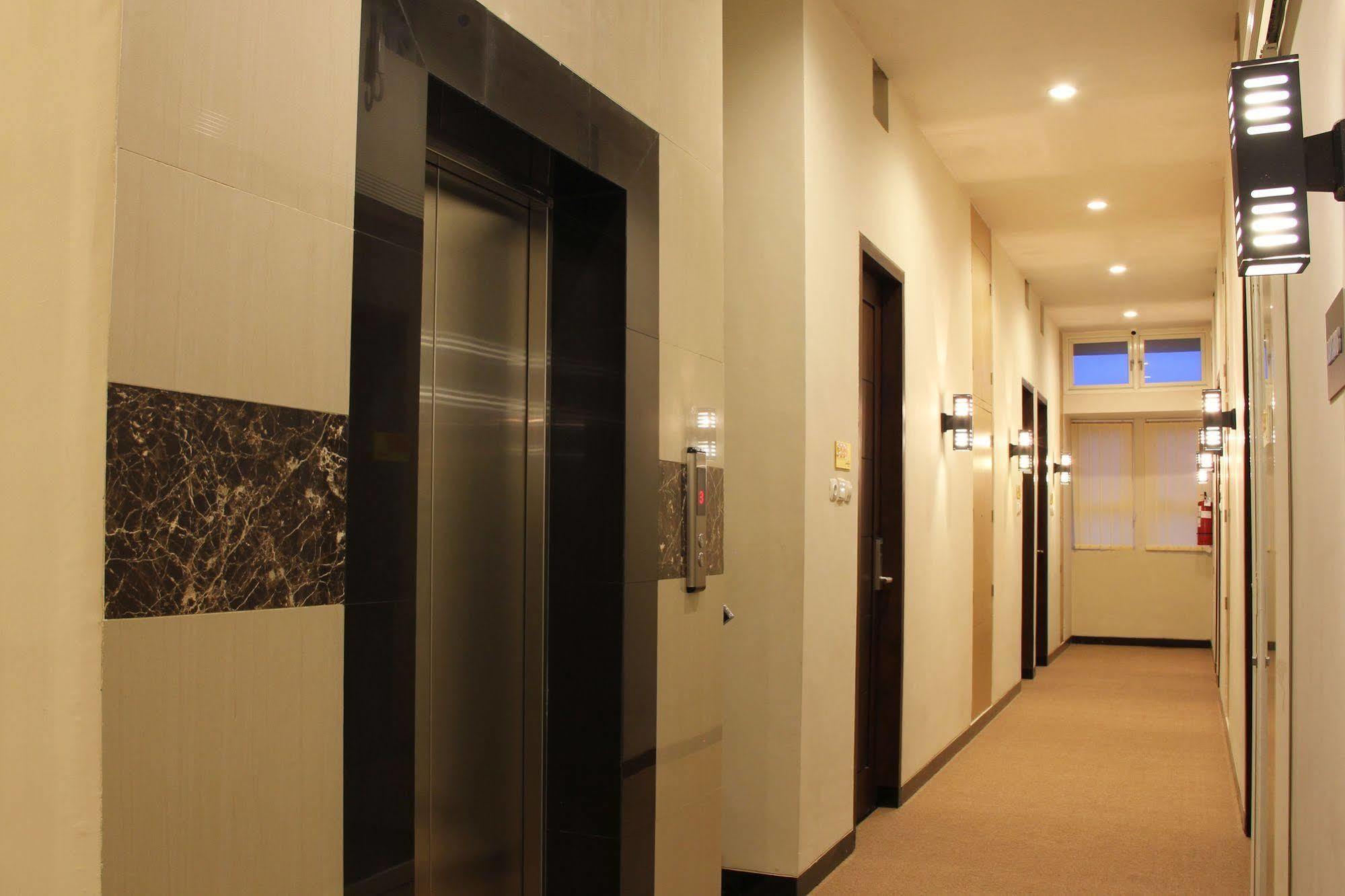 Luxpoint Hotel Baratajaya Σουραμπάγια Εξωτερικό φωτογραφία